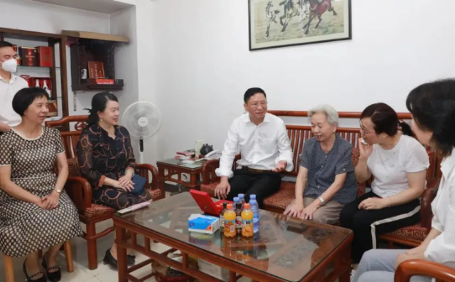 成人视频
党组开展走访慰问党员活动