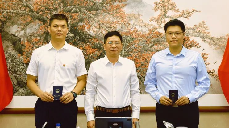 成人视频
举行首批公职律师证书颁发仪式