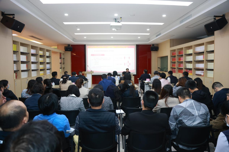 成人视频
召开《基层党支部标准化规范化建设工作指引》培训会