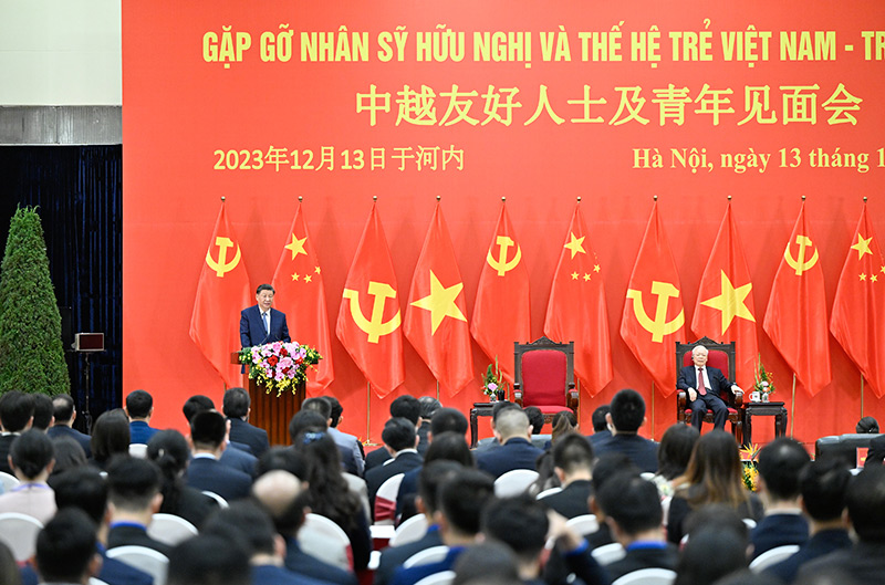 习近平同越共中央总书记阮富仲共同会见中越两国青年和友好人士代表 习近平同越共中央总书记阮富仲共同会见中越两国青年和友好人士代表