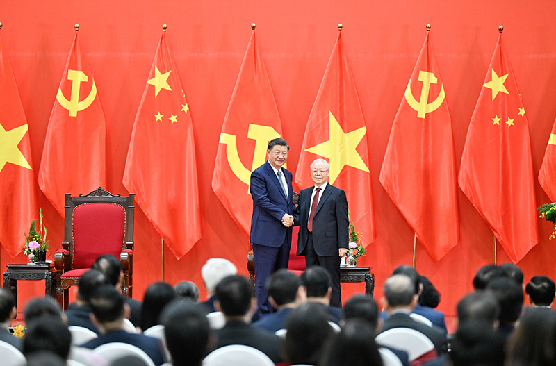 习近平同越共中央总书记阮富仲共同会见中越两国青年和友好人士代表 习近平同越共中央总书记阮富仲共同会见中越两国青年和友好人士代表