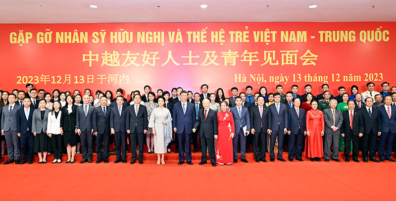 习近平同越共中央总书记阮富仲共同会见中越两国青年和友好人士代表 习近平同越共中央总书记阮富仲共同会见中越两国青年和友好人士代表
