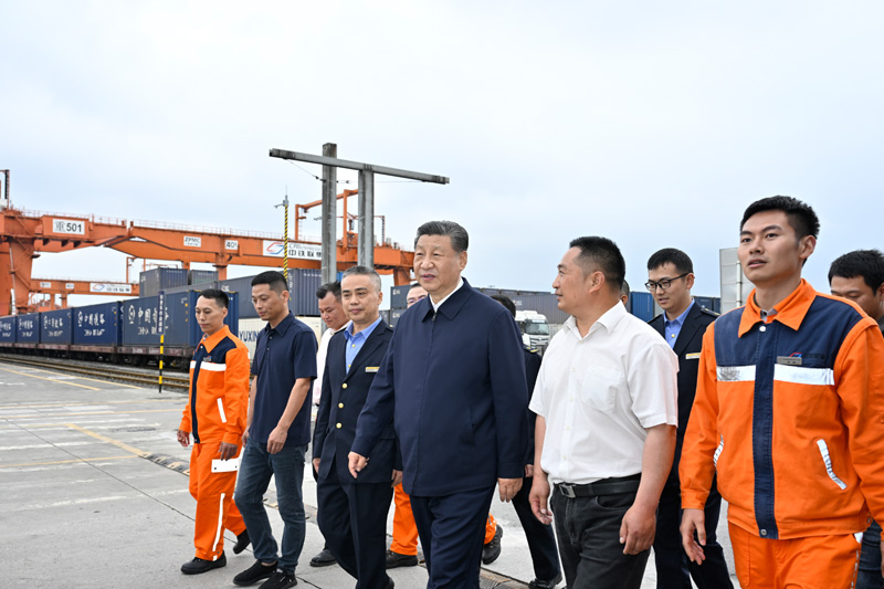 习近平在重庆考察时强调 进一步全面深化改革开放 不断谱写中国式现代化重庆篇章 习近平在重庆考察时强调 进一步全面深化改革开放 不断谱写中国式现代化重庆篇章