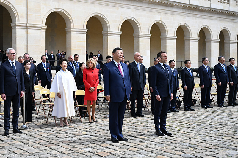 习近平出席法国总统马克龙举行的欢迎仪式 习近平出席法国总统马克龙举行的欢迎仪式