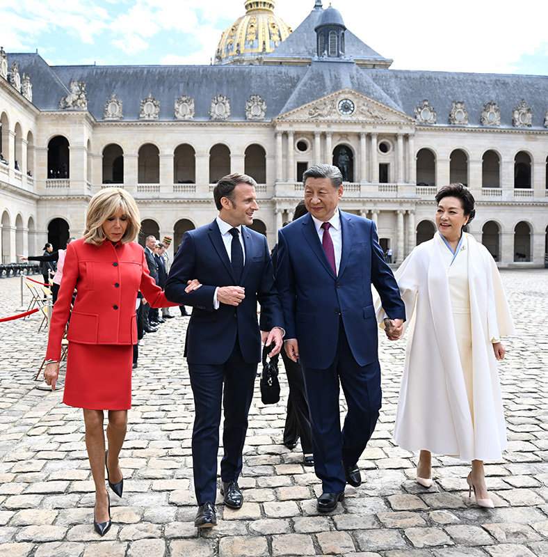 习近平出席法国总统马克龙举行的欢迎仪式 习近平出席法国总统马克龙举行的欢迎仪式