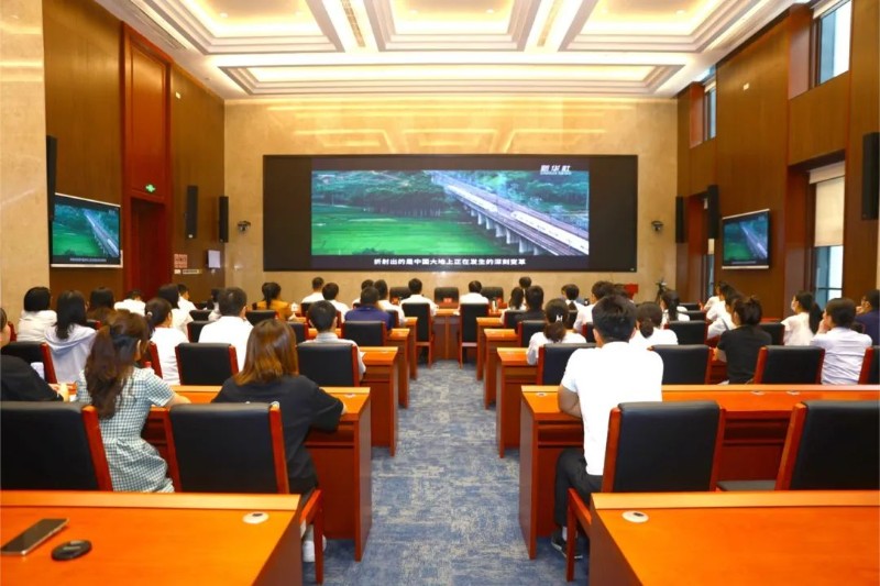 担当时代重任 献力深化改革——成人视频
青年理论学习小组开展党的二十届三中全会精神专题学习交流