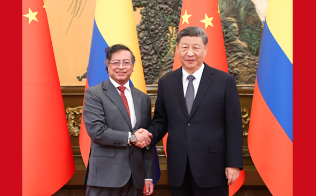 习近平会见哥伦比亚总统佩特罗