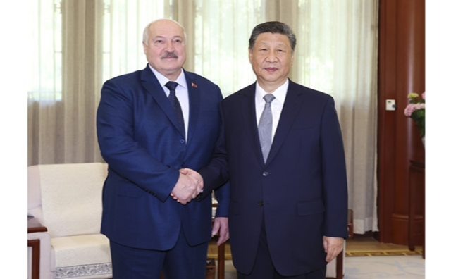 习近平会见白俄罗斯总统卢卡申科