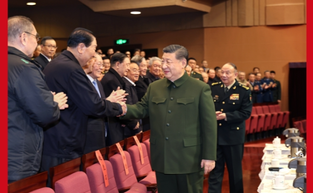 中央军委举行慰问驻京部队老干部迎新春文艺演出 习近平向全军老同志祝贺新春