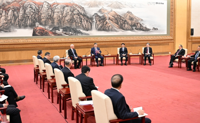 习近平同党外人士共迎新春