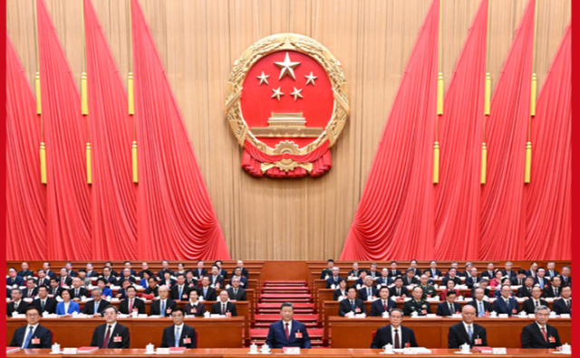 十四届全国人大四次会议在京闭幕 习近平等在主席台就座