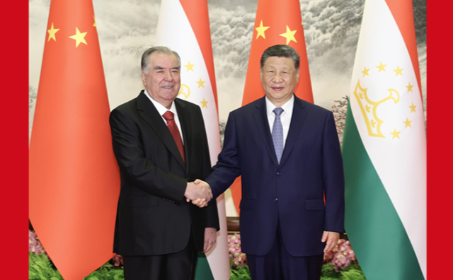习近平同塔吉克斯坦总统拉赫蒙会谈