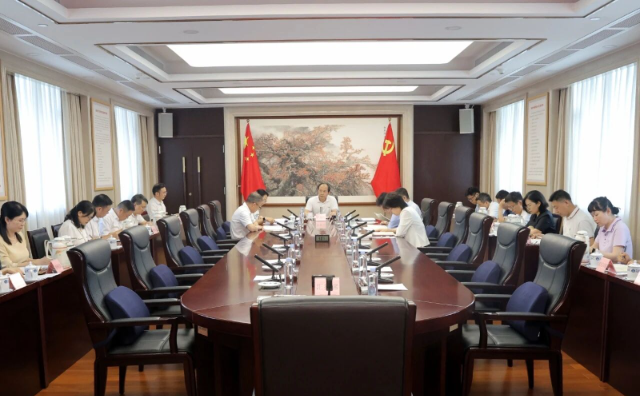 成人视频
举办树立和践行正确政绩观学习教育第三期读书班暨党组理论学习中心组专题学习研讨会