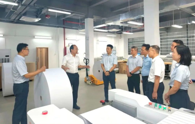 罗展怀赴省机关文印中心调研指导树立和践行正确政绩观学习教育工作